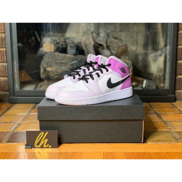 Size 6y/ 7.5w Air Jordan 1 Mid “Barely Grape” Athletic Basketball Sneakers DQ842 - Picture 2 of 6